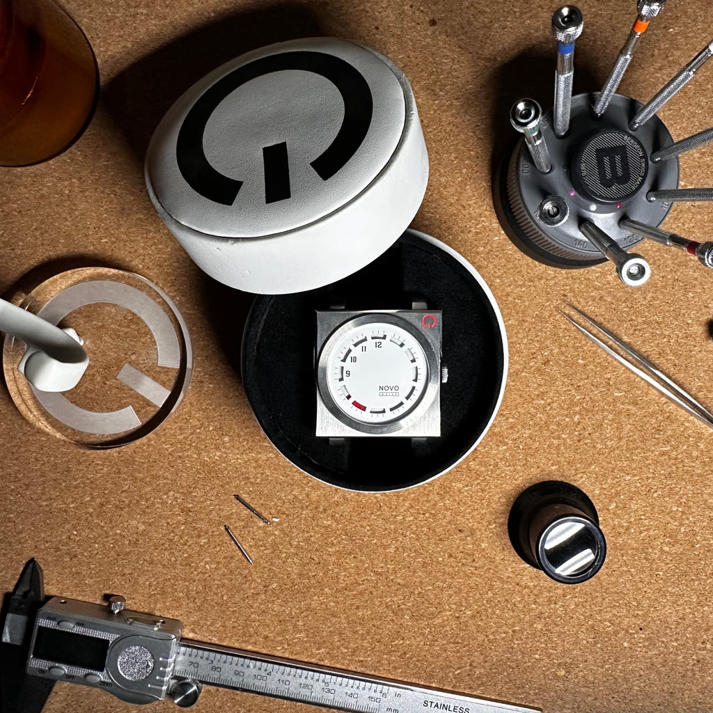 Unknown - Silver & White (Refurbished)